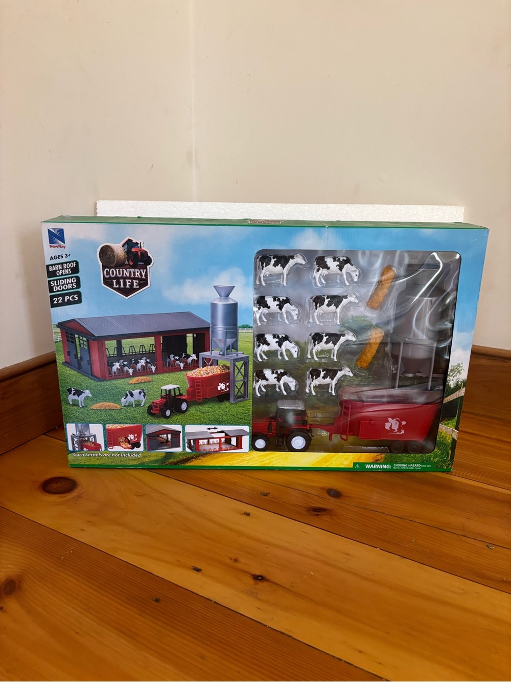 NewRay Country Life Farm Barn Playset 22 Pc NEW (Box Wear)